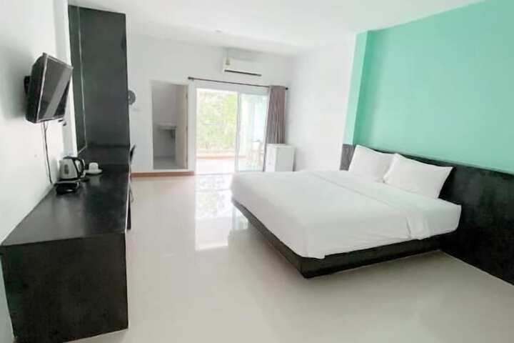 Room 6 of 18