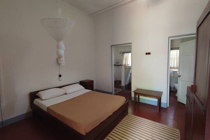Room 4 of 25