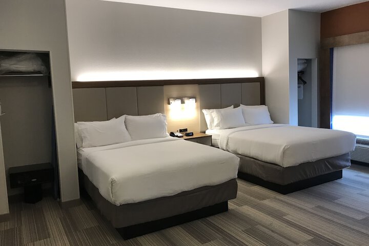 2 Queen Beds (9 of 22)