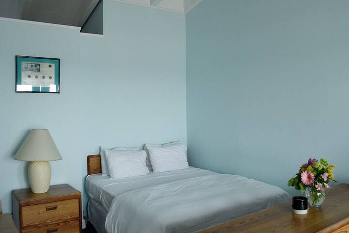Room 3 of 181