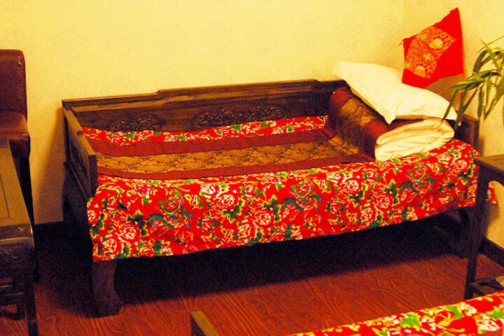 Room 3 of 33