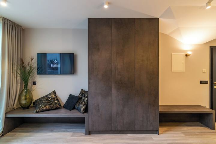 Room 8 of 36