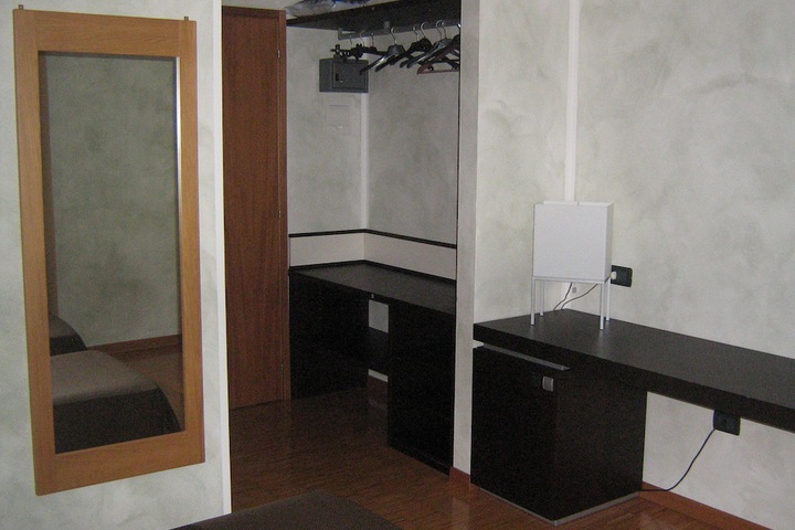 Room 28 of 83