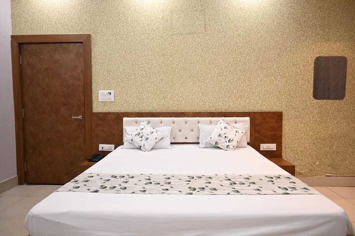 Room 8 of 15