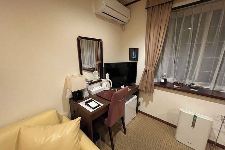 Room 16 of 68
