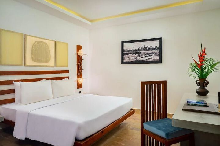 Room 4 of 28