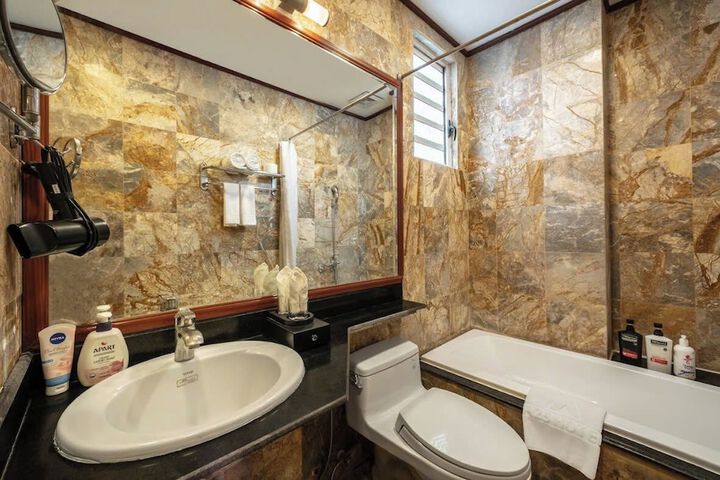 Room 18 of 25