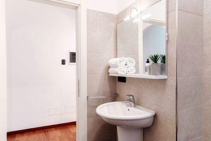 Room 5 of 20