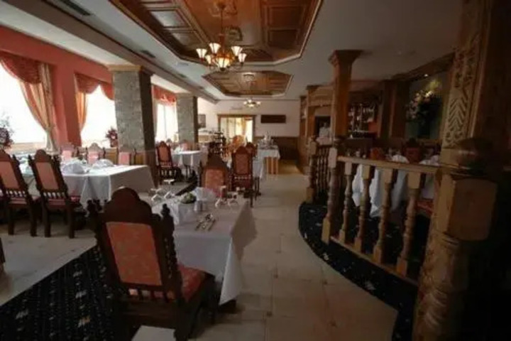 Dining 14 of 17