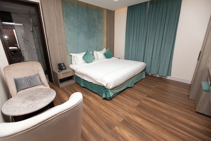 Room 2 of 16