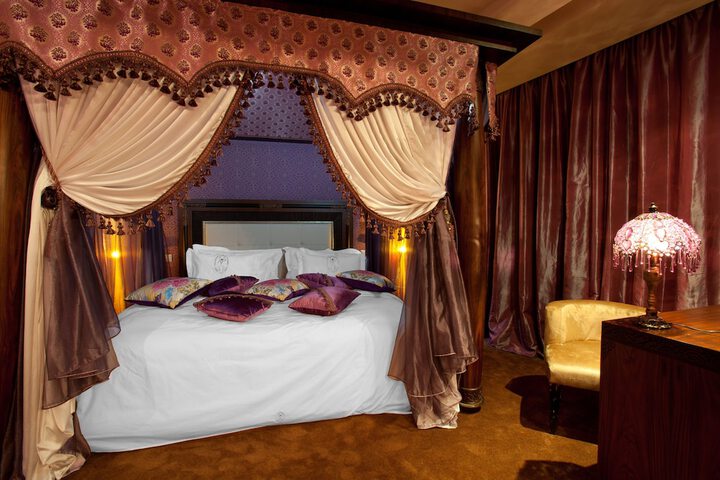 Room 8 of 97