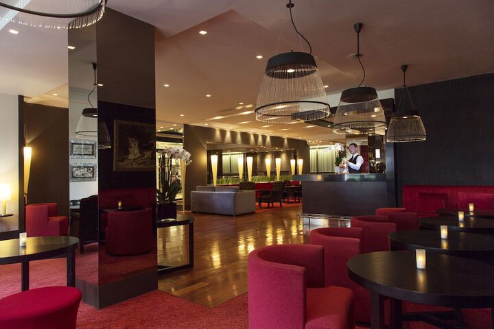 Lounge 60 of 64