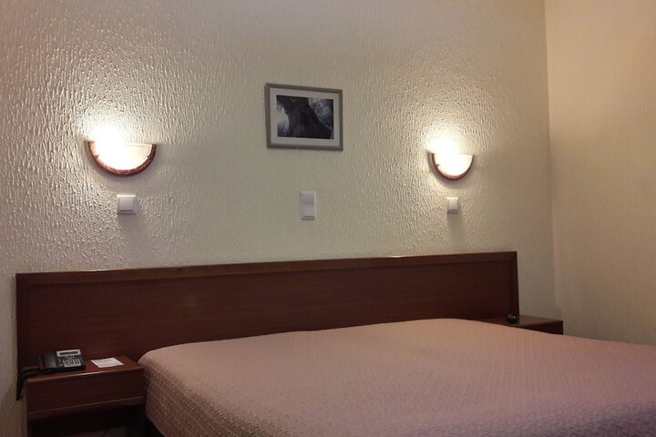 Room 7 of 38