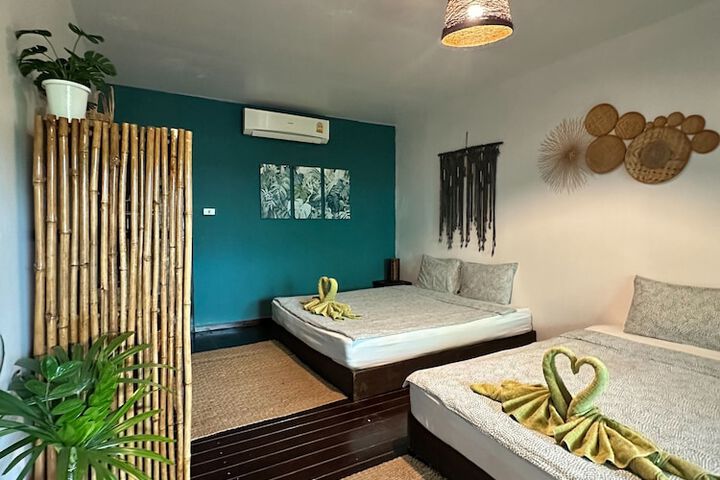 Room 26 of 102