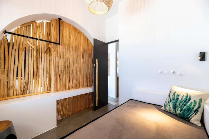 Room 13 of 53