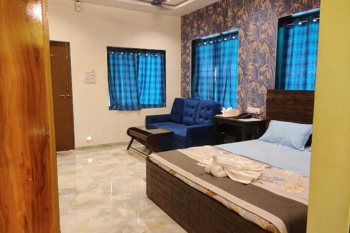 Room 3 of 12