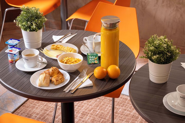 Breakfast/Coffee Service 55 of 73