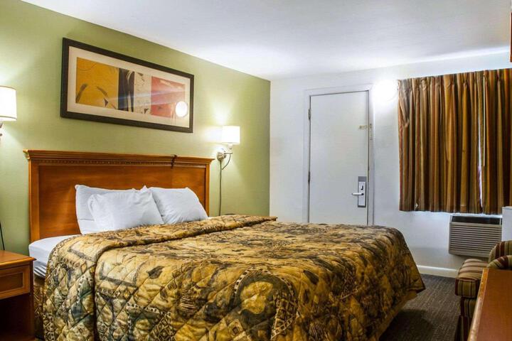 1 King Bed (1 of 3)