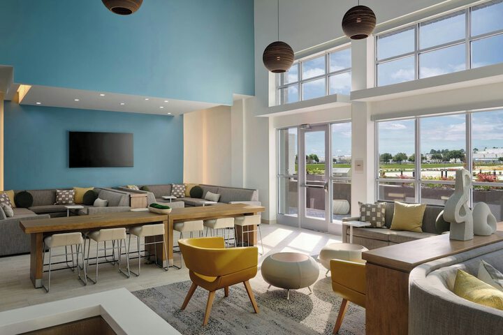 Lobby lounge