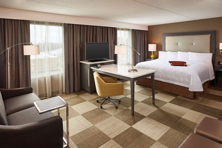 Room 10 of 32