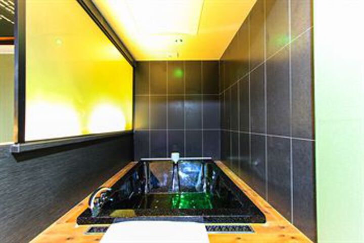 Room 6 of 22
