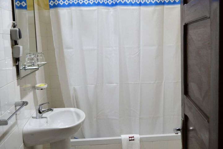 Room 12 of 28