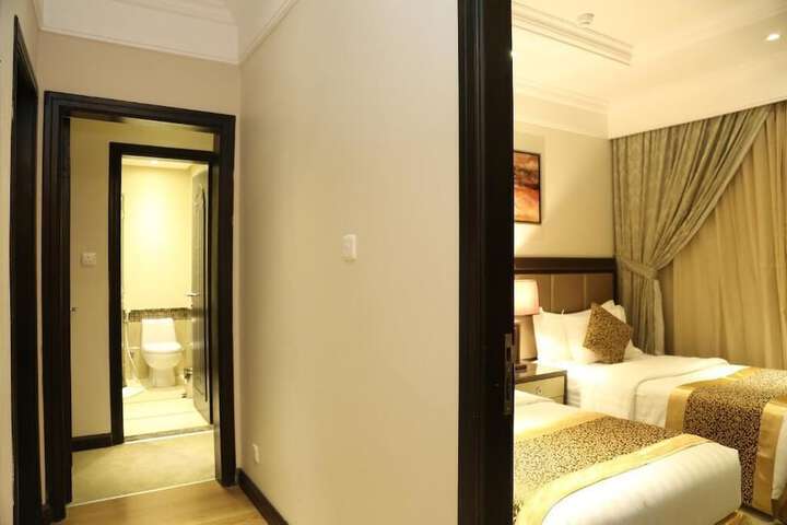Room 6 of 25