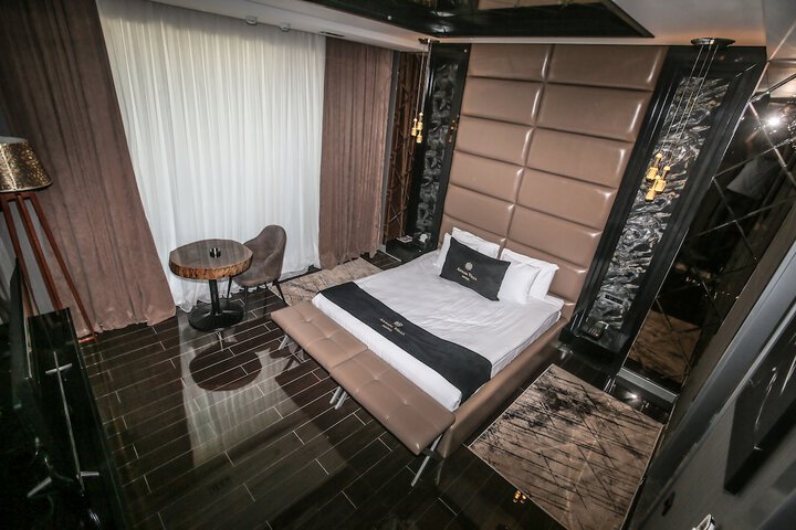 Room 19 of 38