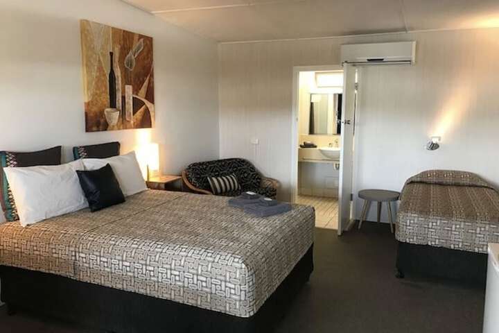 Room 9 of 18
