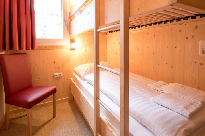 Room 3 of 40