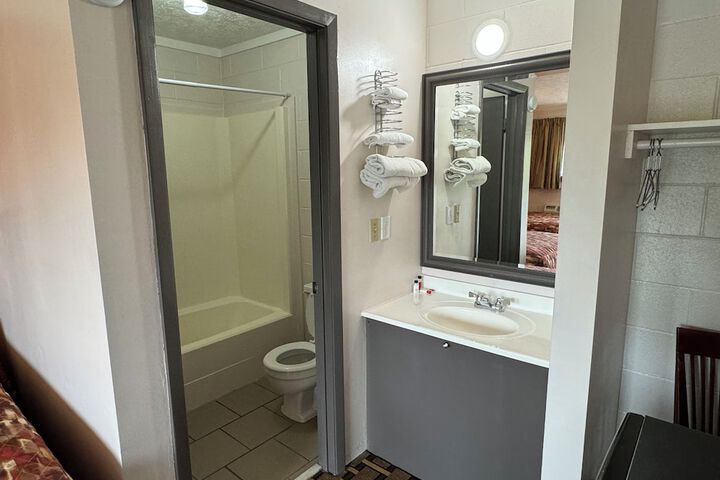 Room 8 of 16