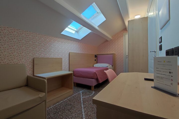Room 17 of 27