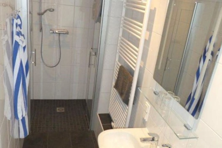 Room 8 of 22