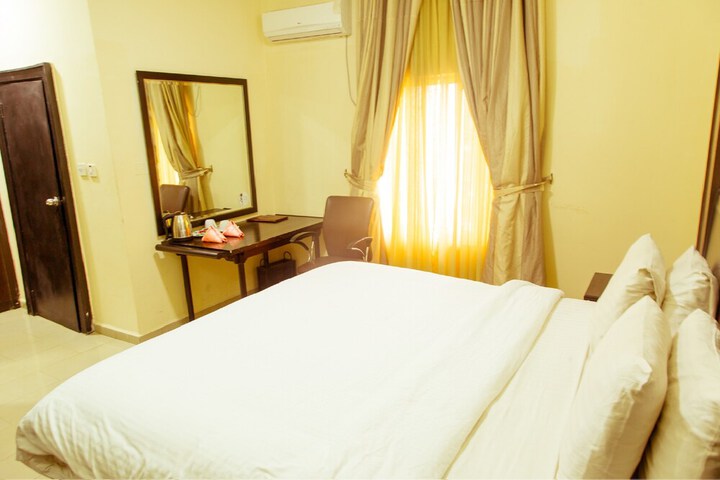 Room 28 of 62