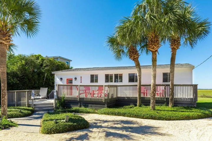 Exterior of 1684 E Ashley Sol Searcher 2 Bedrooms