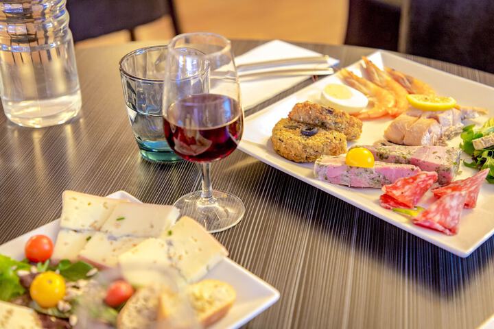 Dining 107 of 129
