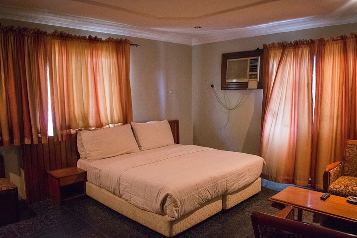 Room 12 of 38