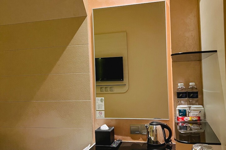 Room 11 of 36
