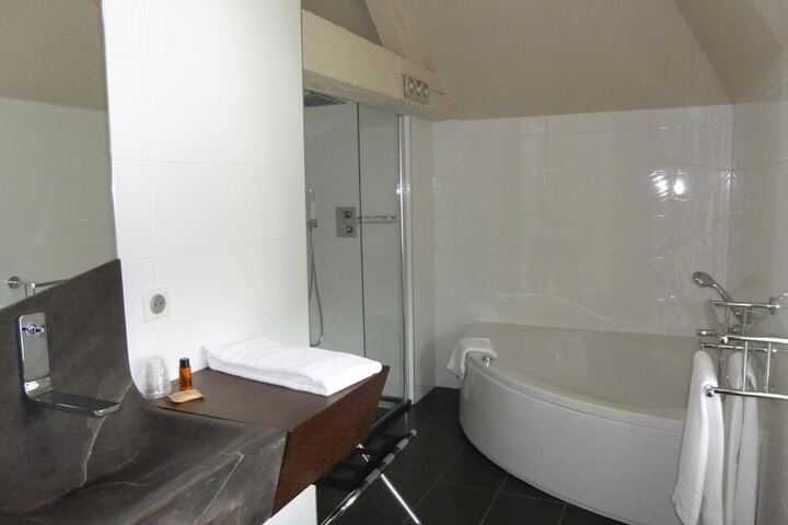 Room 35 of 53