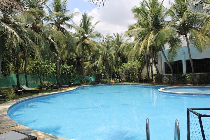 Hotel with Pool