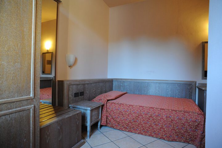 Room 8 of 22