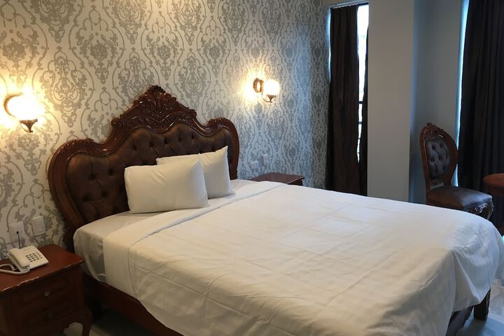 Room 5 of 23