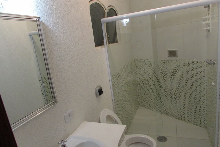 Room 9 of 16
