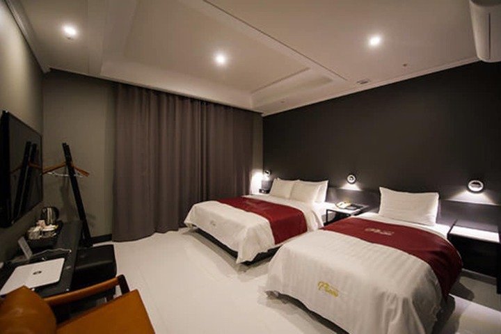 Room 14 of 69