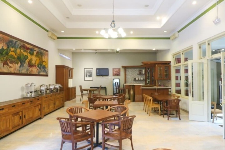 Dining Photos