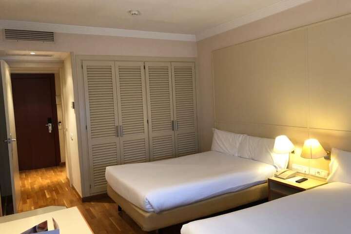 Room 12 of 50