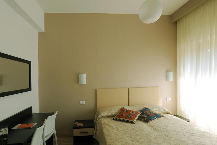 Room 8 of 28