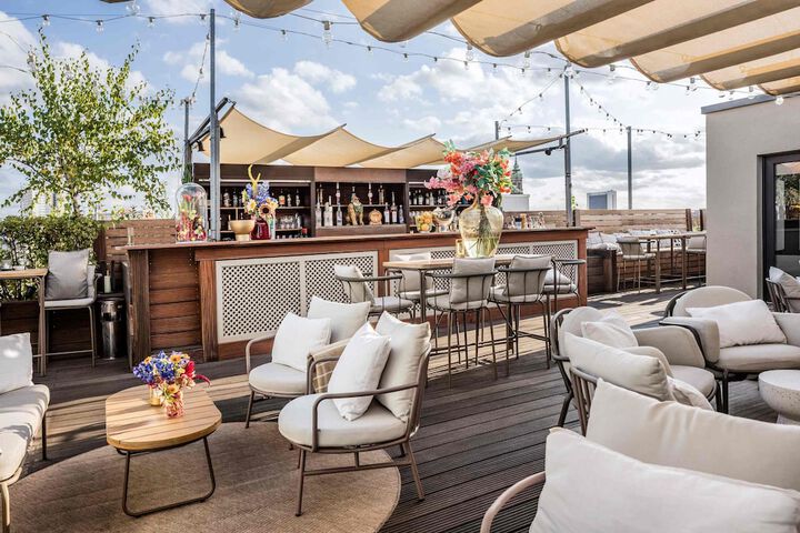 Sundeck 74 of 86