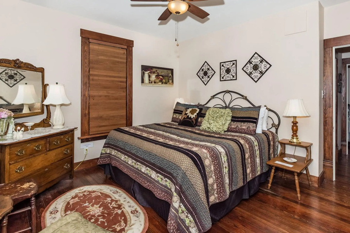 Room 5 of 14