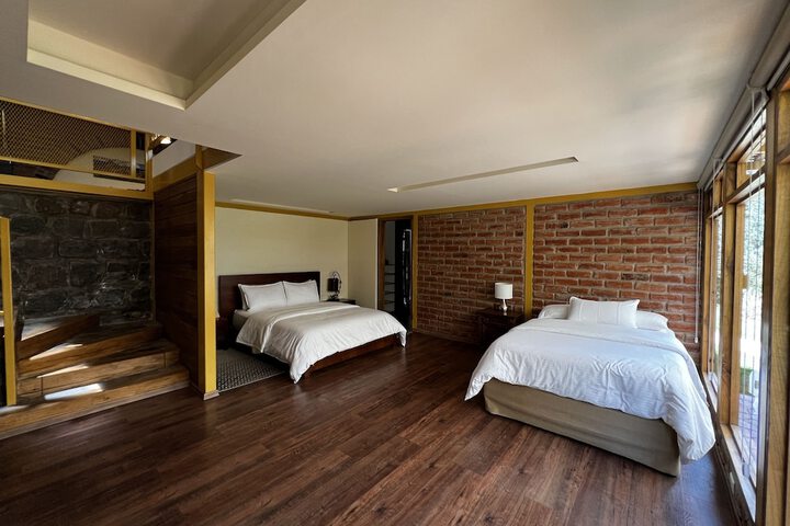 Room 3 of 320